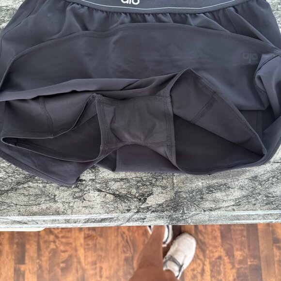 ALO YOGA MATCH POINT TENNIS SKIRT IN BLACK, SIZE MEDIUM WORN 3 TIMES - Picture 5 of 6